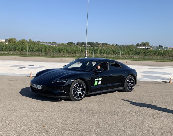 Vyksta trečiosios „Enefit“ 24H elektromobilių lenktynės Panevėžio mokymo centro autodrome